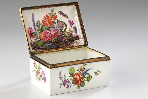 Picture: Porcelain box